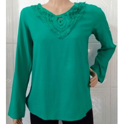 BLUSA COM RENDA MANGA LONGA