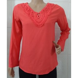 BLUSA COM RENDA MANGA LONGA